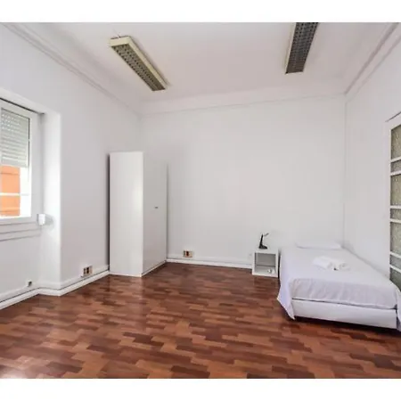 Houze Spacious 9 Bedroom Flat In Central Lisbon *